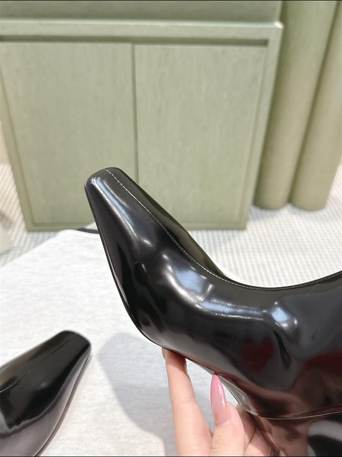 2025112817449987 360